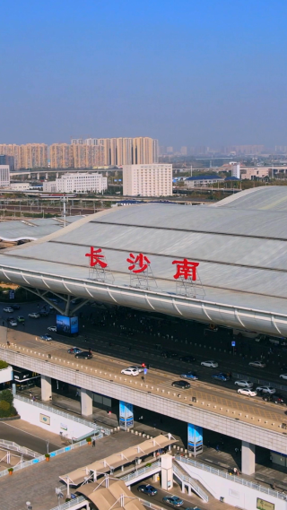 航拍长沙火车南站-竖版