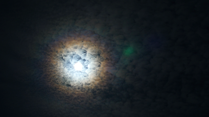 月亮穿过云层 十五的圆月4k延时视频素材