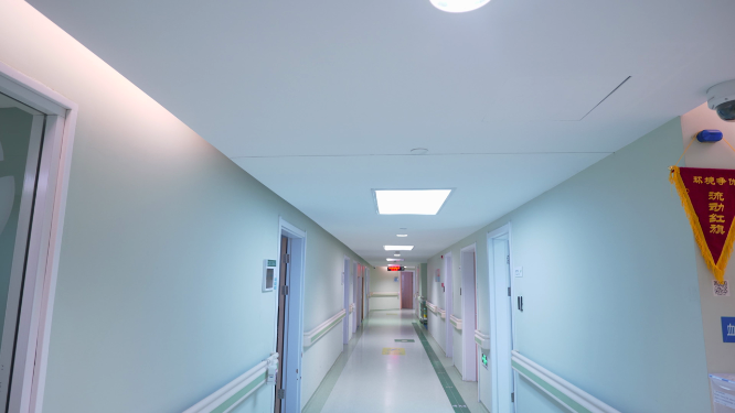 现代干净整洁的病房走廊