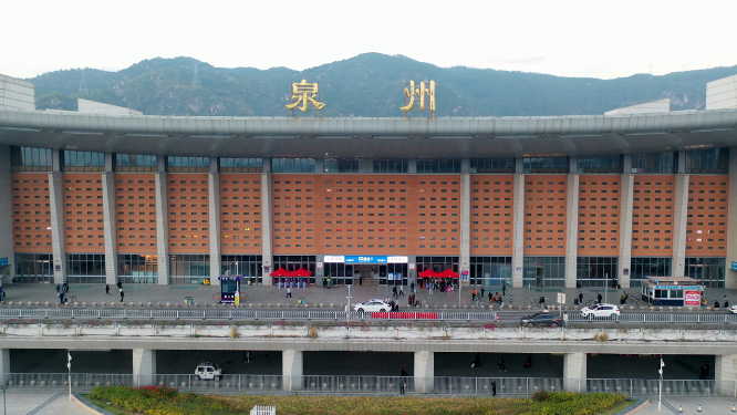 航拍福建泉州火车站进站口