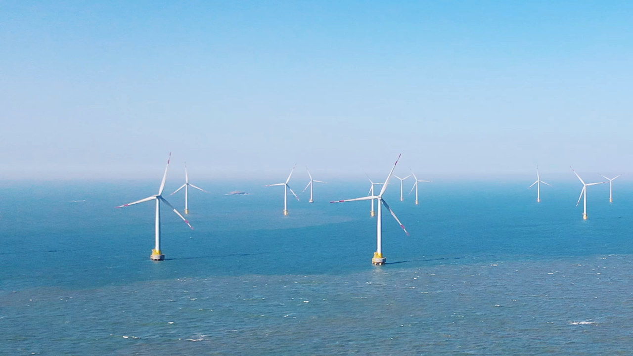 航拍平潭海上风车