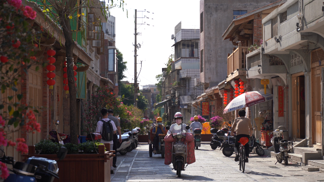 城市里的商业街道