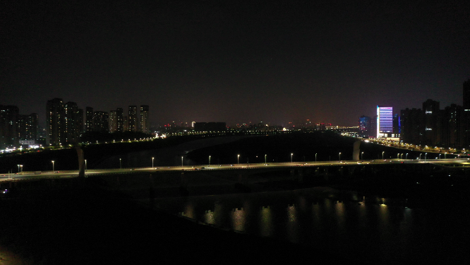 航拍城市上空的夜景