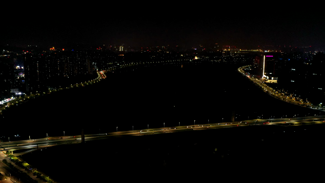 航拍城市上空的夜景
