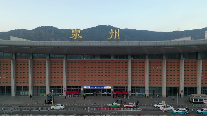 航拍福建泉州火车站进站口