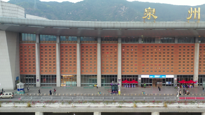 航拍福建泉州火车站进站口
