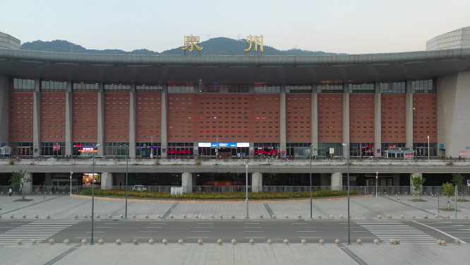航拍福建泉州火车站进站口