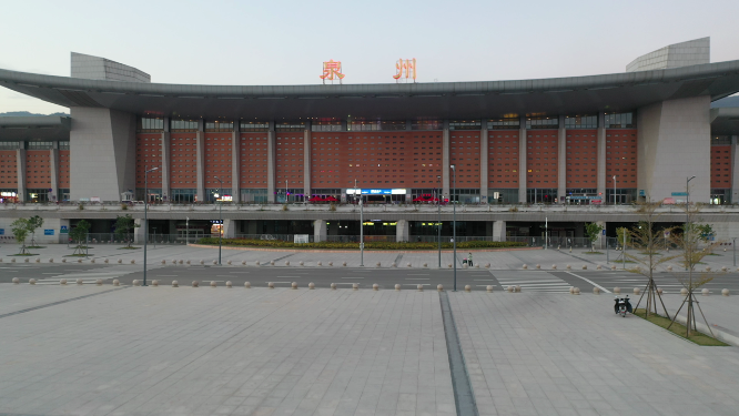 航拍福建泉州火车站进站口