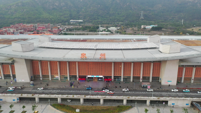 航拍福建泉州火车站进站口