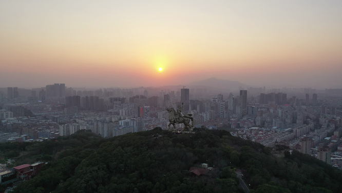 福建泉州世界最大骑马铜像 郑成功