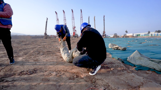 河南建筑工人工作的场景拍摄