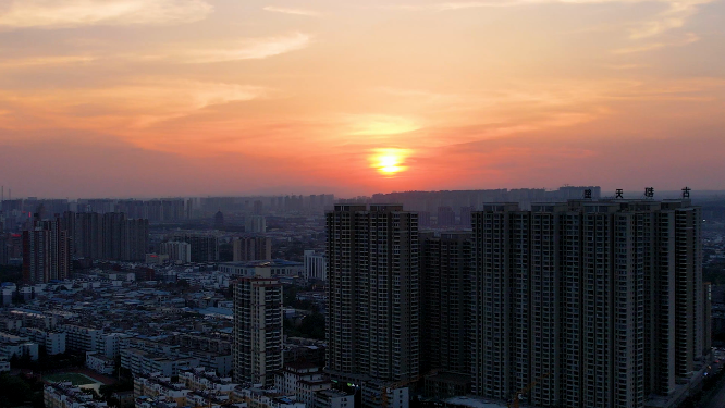 航拍河南洛阳夕阳下的城市建筑