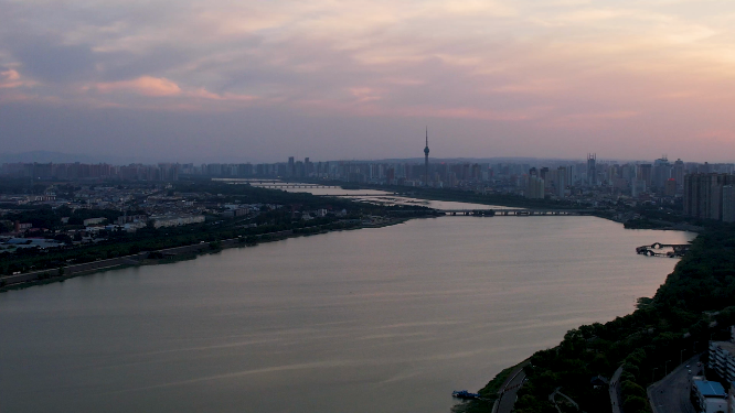 航拍河南洛阳洛河上空风景