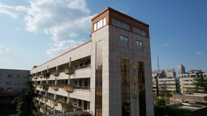 航拍河南三门峡市实验小学场景 