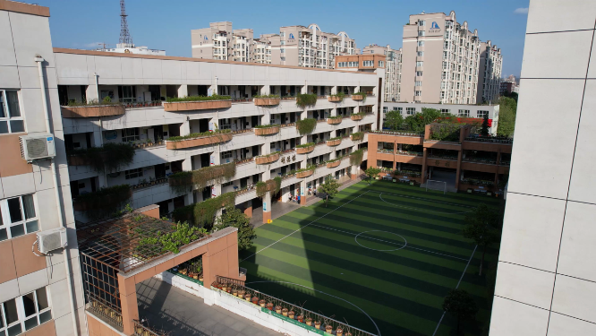 航拍河南三门峡市实验小学场景 