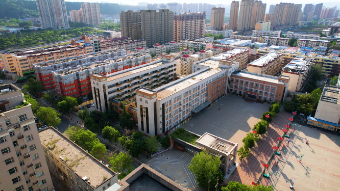 航拍河南三门峡市实验小学场景 