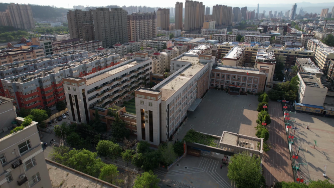航拍河南三门峡市实验小学场景 