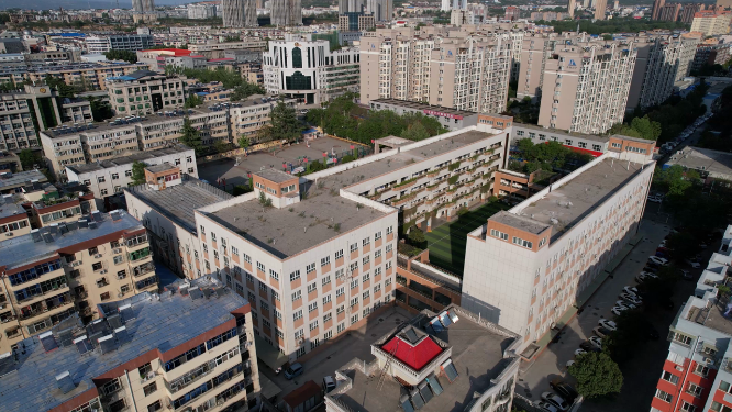 航拍河南三门峡市实验小学场景 