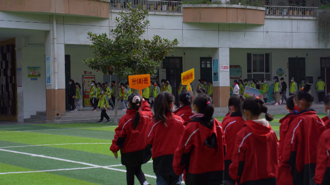 河南三门峡市实验小学学生排队场景拍摄