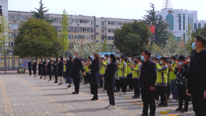 河南三门峡市实验小学学生排队场景拍摄