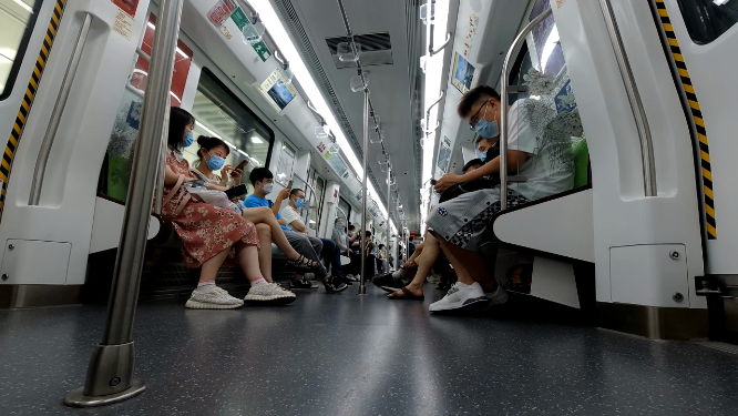 河南洛阳城市地铁站人流