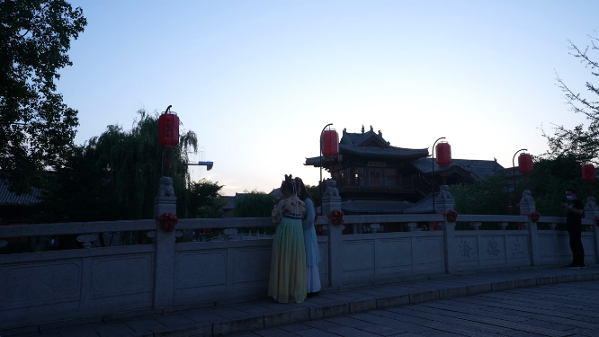 河南洛阳洛邑古城傍晚景色拍摄