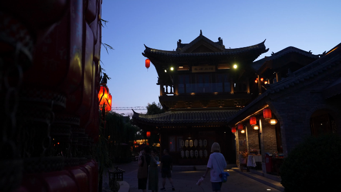 河南洛阳洛邑古城夜晚景色拍摄