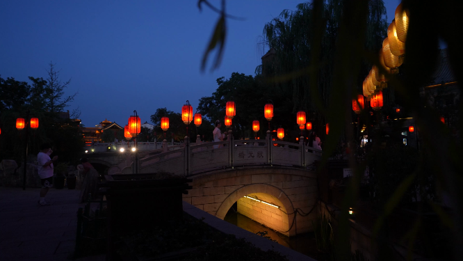 河南洛阳洛邑古城夜晚景色拍摄