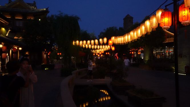 河南洛阳洛邑古城夜晚景色拍摄
