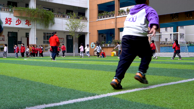 河南三门峡市实验小学 学生跑步