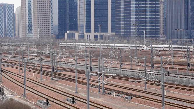 河南城市轨道高铁进站