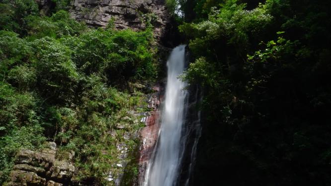 瀑布高山流水