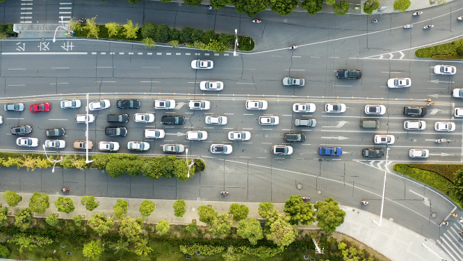 4k航拍十字路口车流