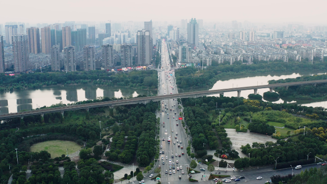 4k航拍十字路口车流