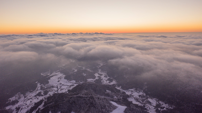 无人机4k航拍雪山云海夕阳西下延时