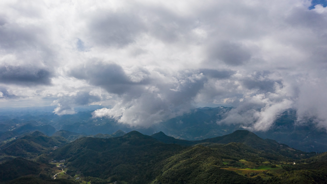 航拍高山乌云延时