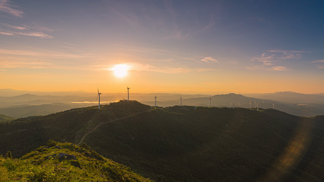 风力发电站山川夕阳延时
