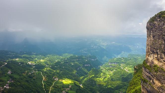 4k航拍山区雨幡现象