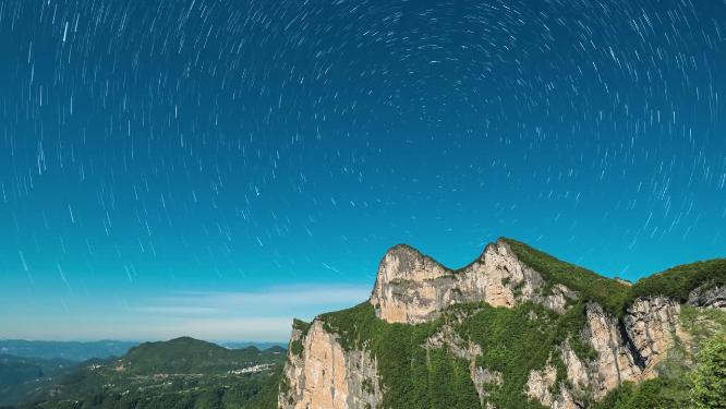 4k山顶星空星轨延时
