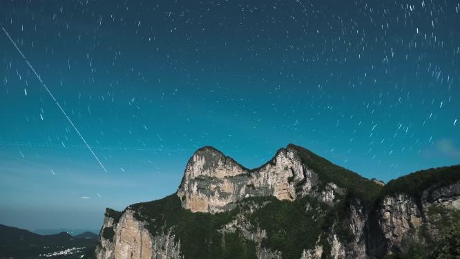 4k山顶星空星轨延时