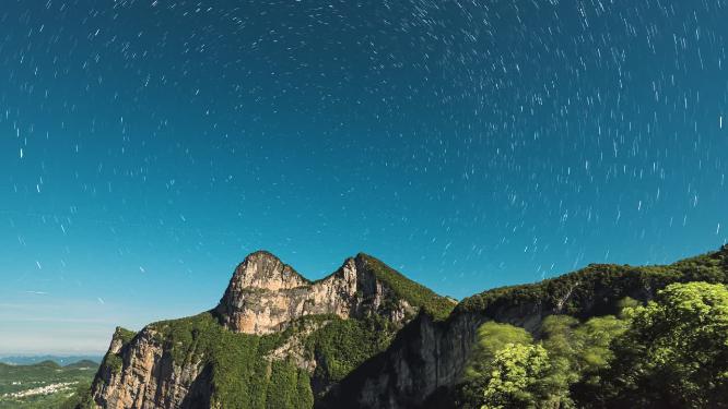 4k山顶星空星轨延时