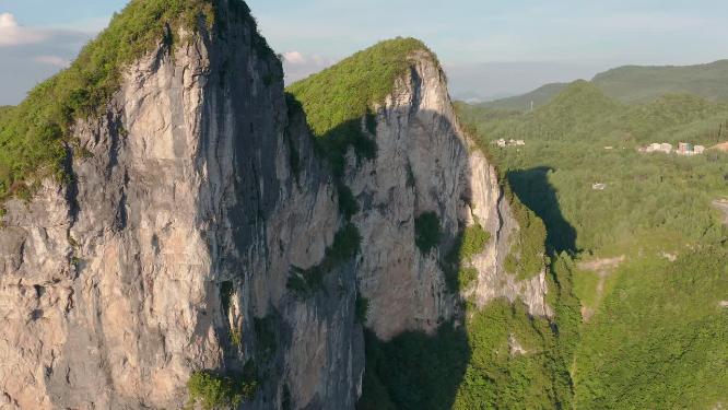 航拍山峰风光
