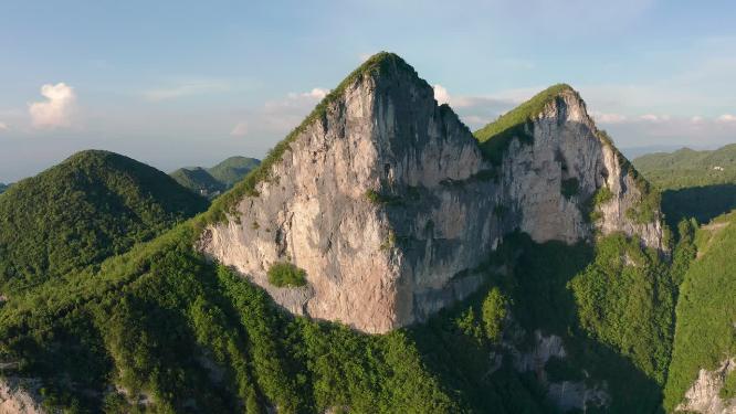 航拍山峰风光