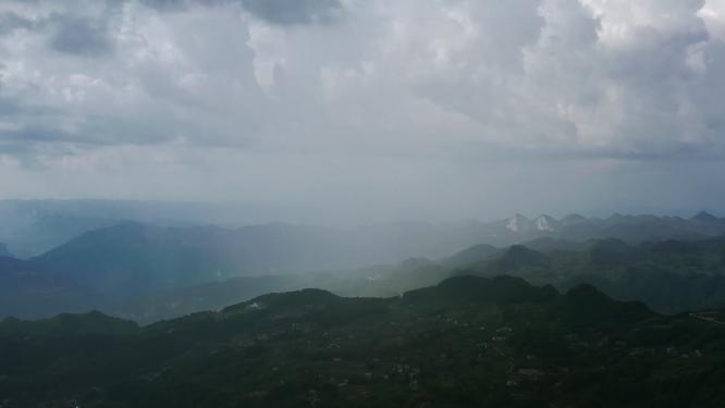 4k航拍山区雨幡现象