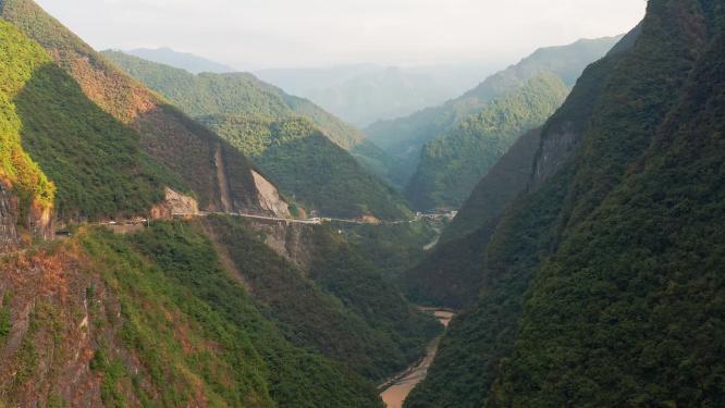 4k航拍恩施鹤峰屏山大峡谷山路