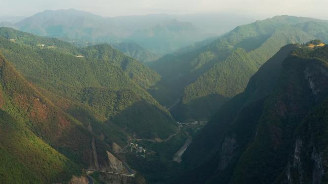 4k航拍恩施鹤峰屏山大峡谷山路