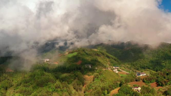 航拍云海下的山村
