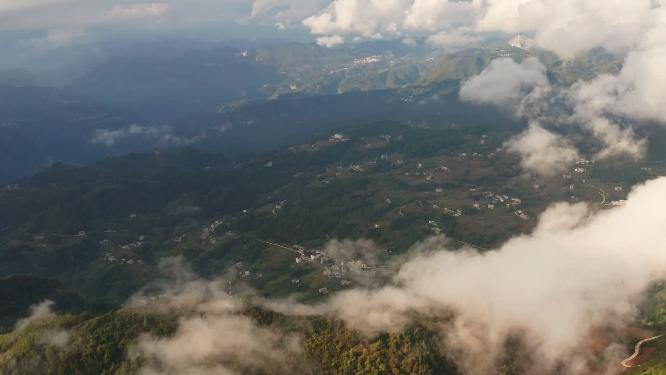 航拍云海下的山村