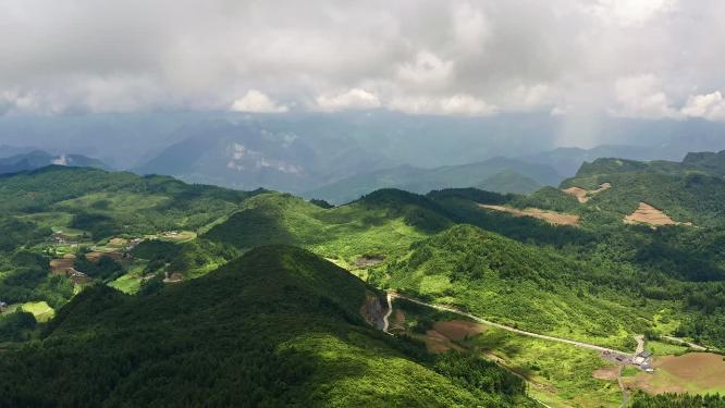 4k航拍山区现象