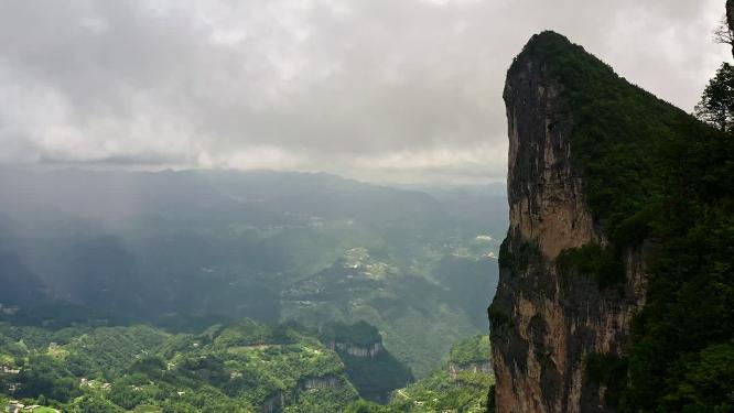 4k航拍山区雨幡现象